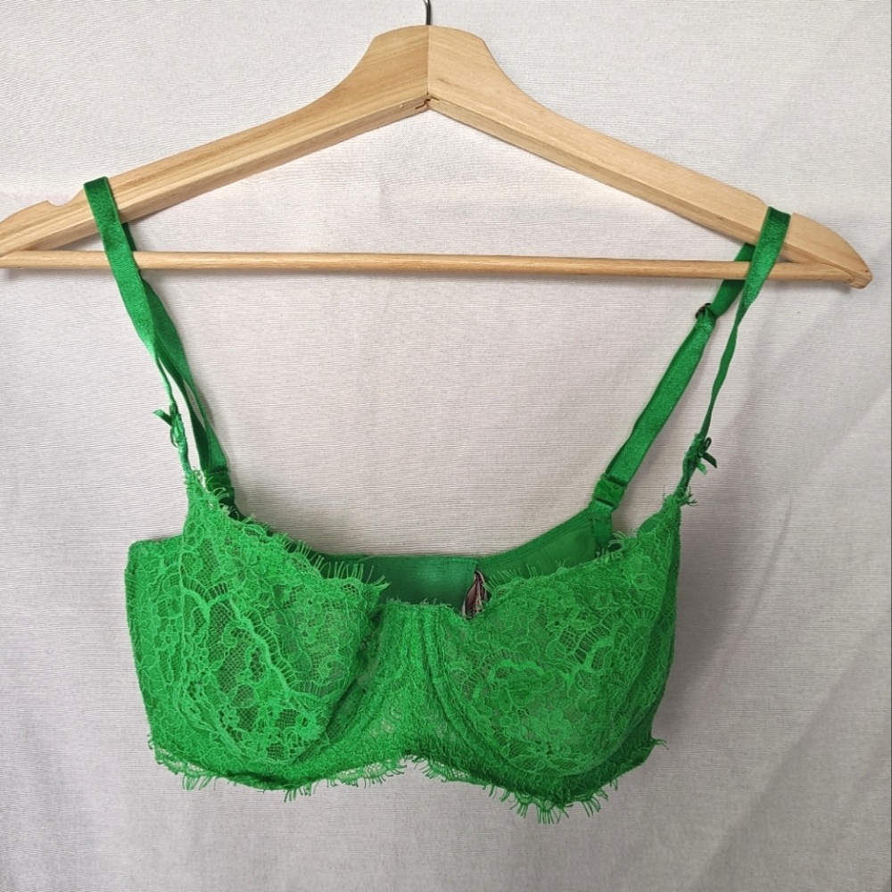 Victoria's Secret Dream Angels Push Up Bra  Without Padding 32F (32DDD)